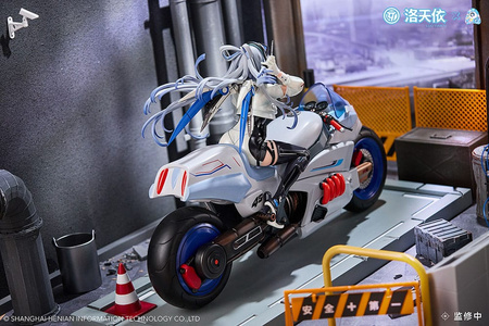 [PRZEDSPRZEDAŻ] Vsinger PVC Statue 1/7 Vsinger Luo Tianyi Retro-Future Storm Driver Ver. 23 cm